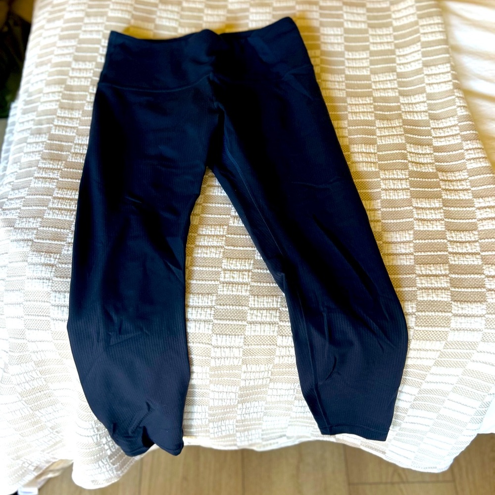 Navy blue ribbed wunder train